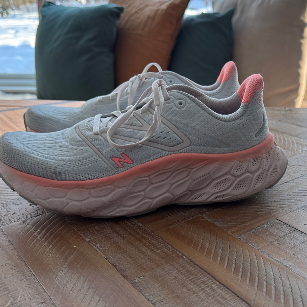 New Balance Women's Athletic Shoes in Gray and Pink